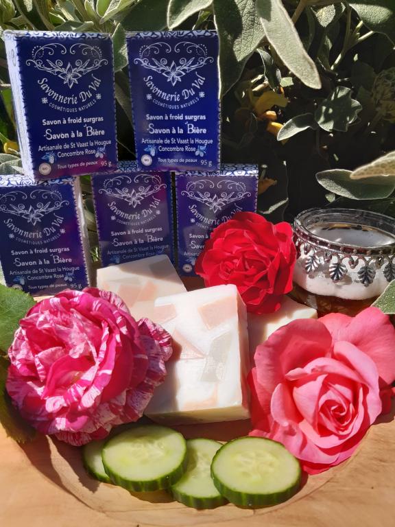 Savon Naturel Artisanal Bi&egrave;re Rose Concombre BIO