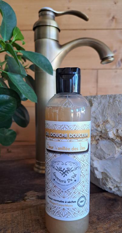 Savon Liquide Douche surgras naturel Corps et Cheveux  2 en 1 Olive, Coco, Ricin  Parfum captivant Fleur Vanill&eacute;e des Iles 